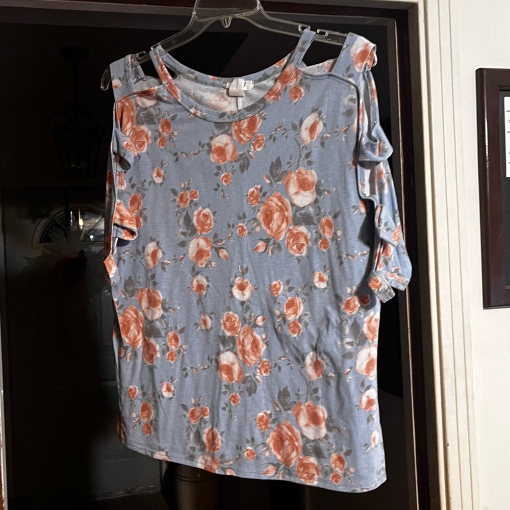 Sz: 1X
Lovely J
Country Blue w/ Lt. Coral Flowers
Spandex/Rayon